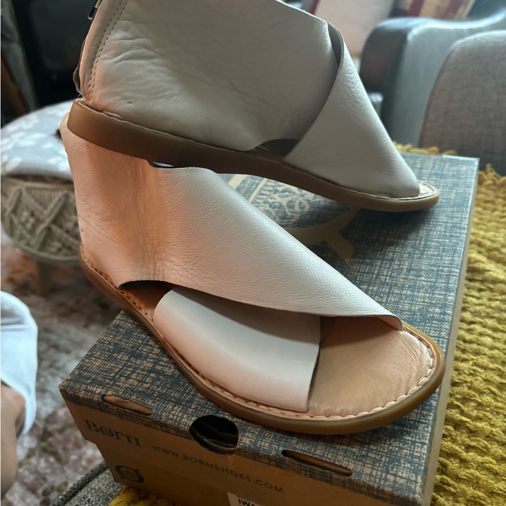 Born White Tan Sandals Leather Comfort